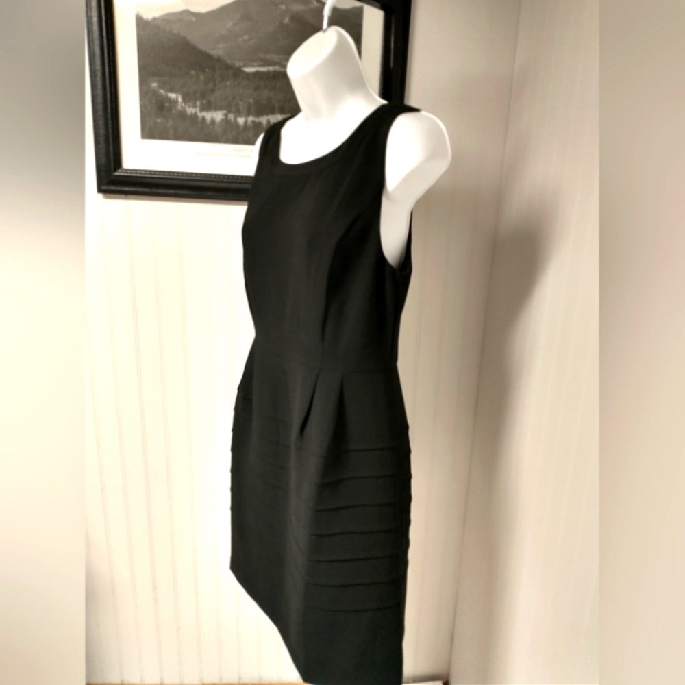 Loft Outlet by Ann Taylor Classic Sleeveless Polyester Black Knee Length Dress